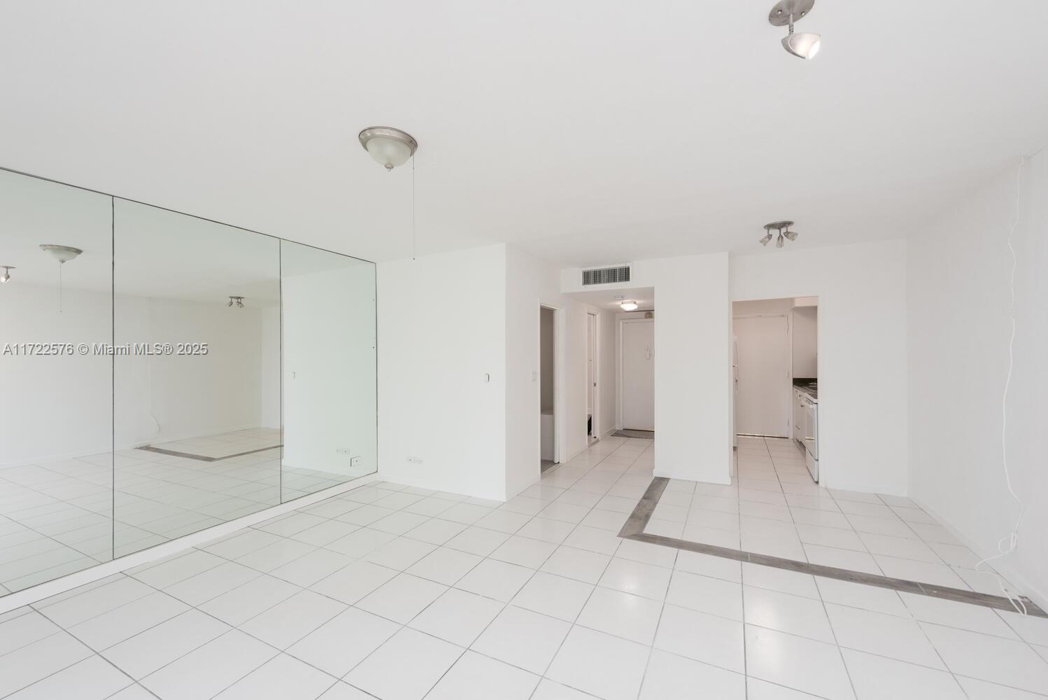 BRICKELL BAY TOWER CONDO - Residential