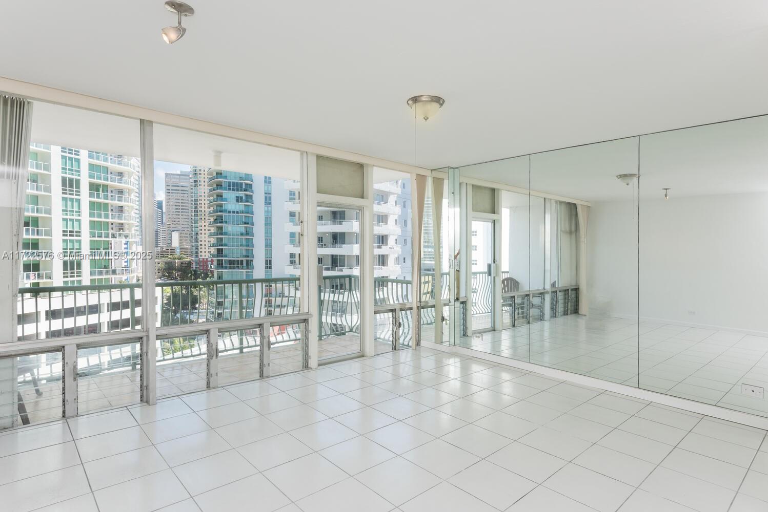BRICKELL BAY TOWER CONDO - Residential