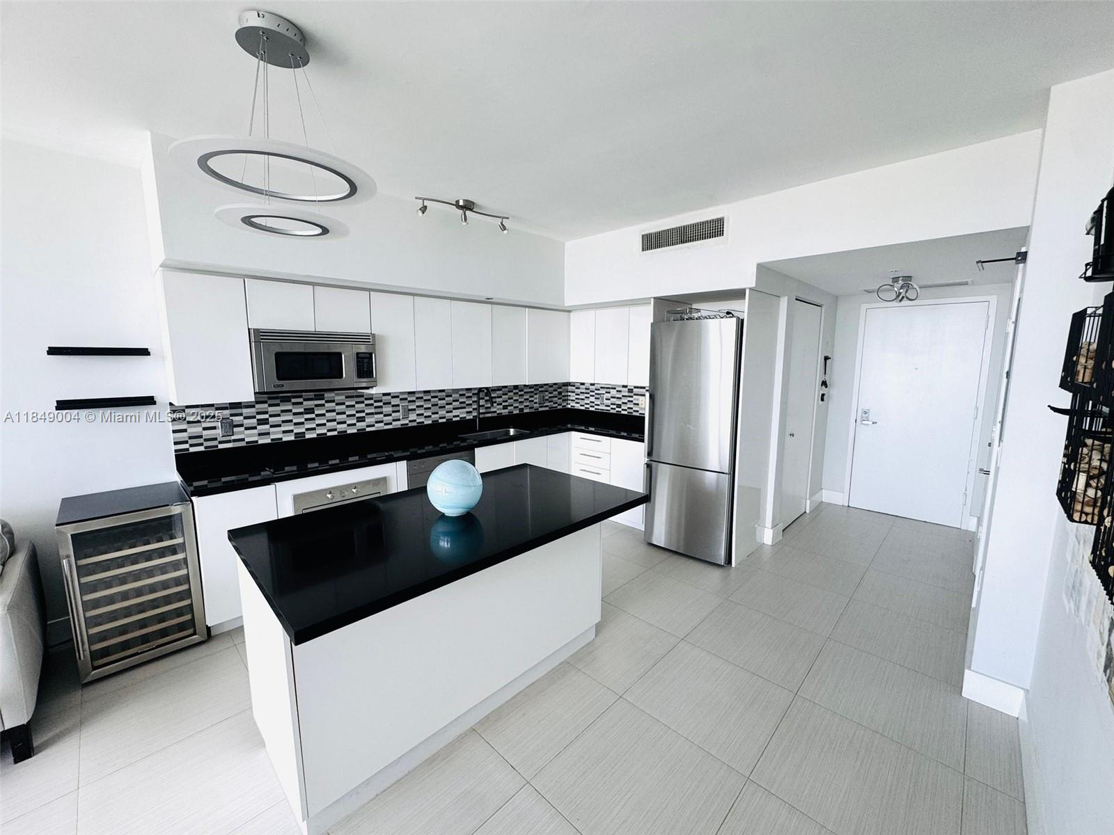 MINT CONDO - Residential