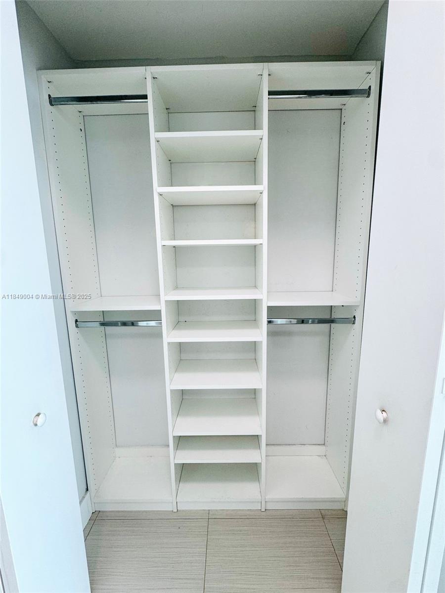 MINT CONDO - Residential