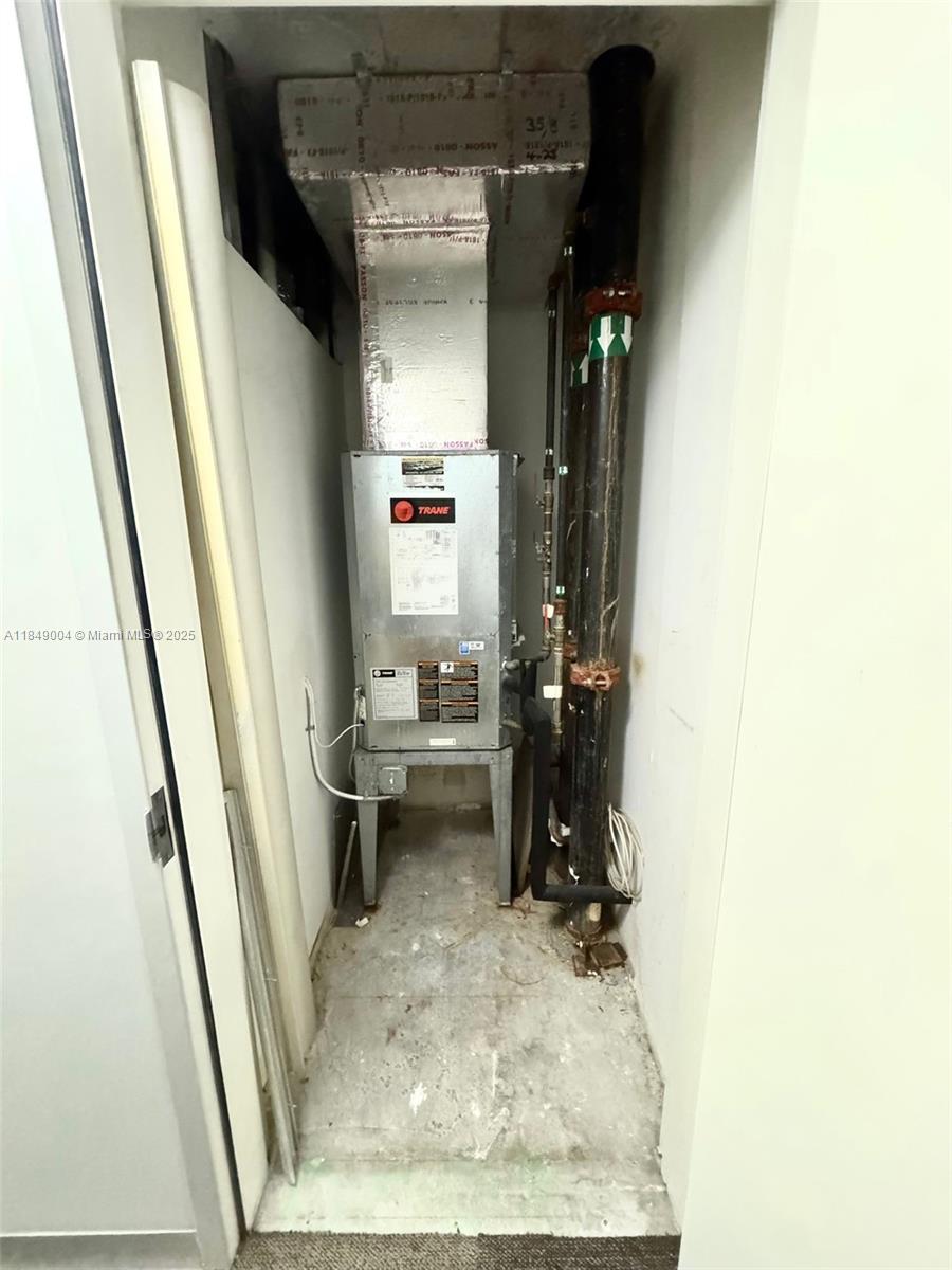 MINT CONDO - Residential