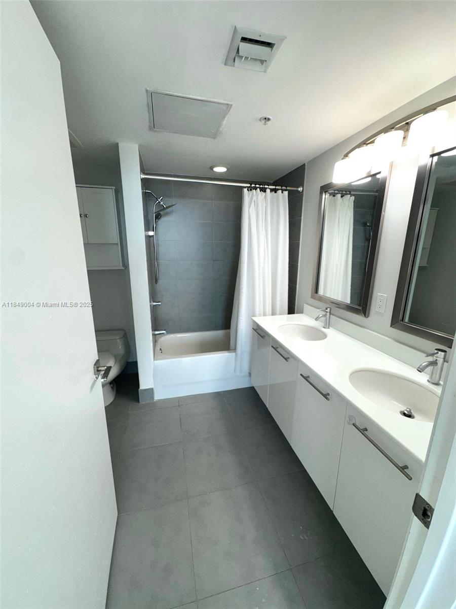 MINT CONDO - Residential