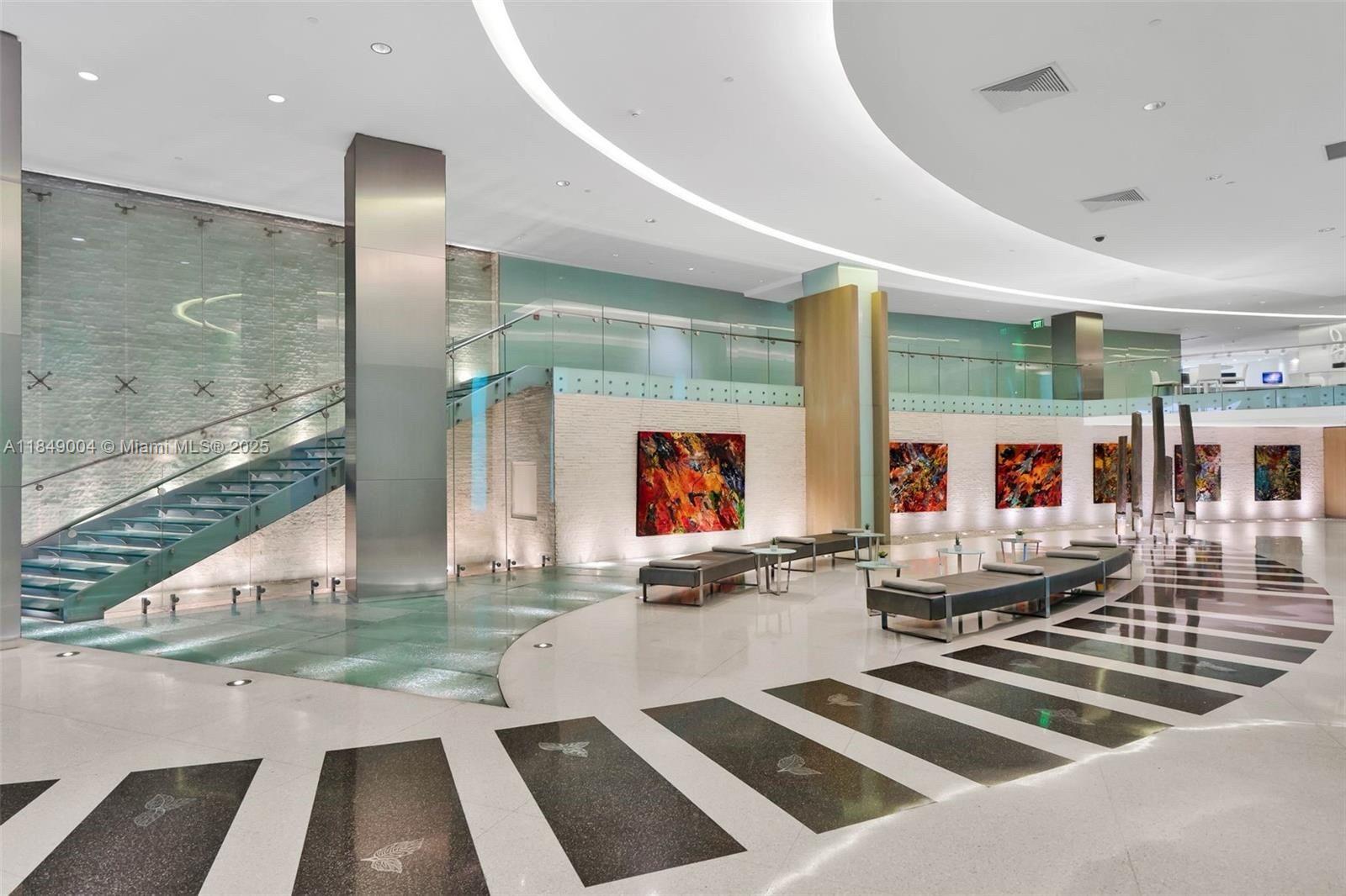 MINT CONDO - Residential