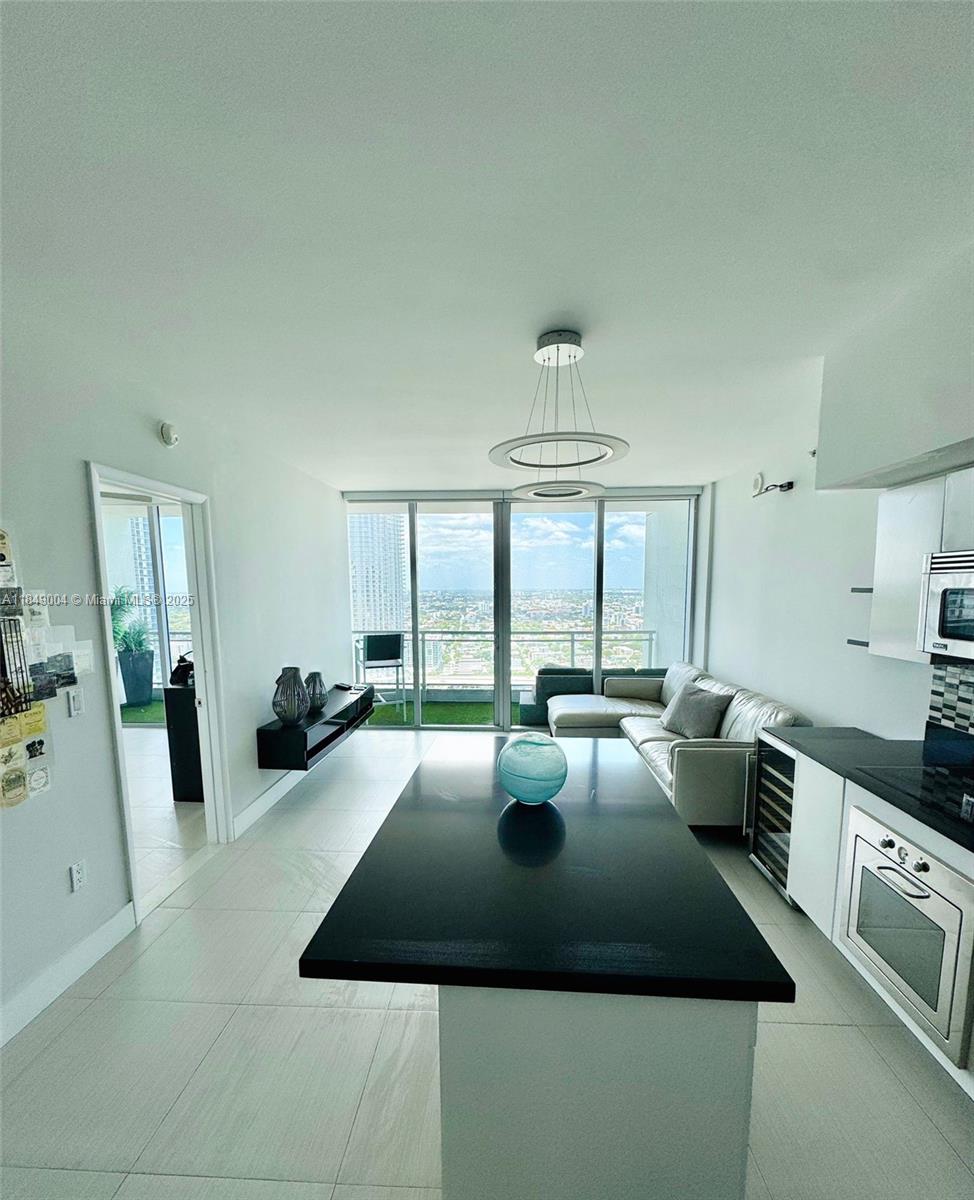 MINT CONDO - Residential