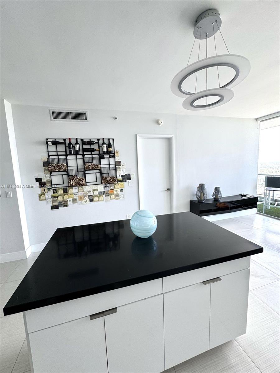 MINT CONDO - Residential