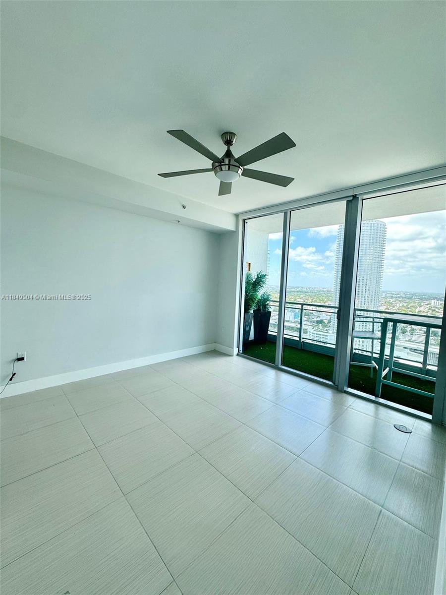 MINT CONDO - Residential