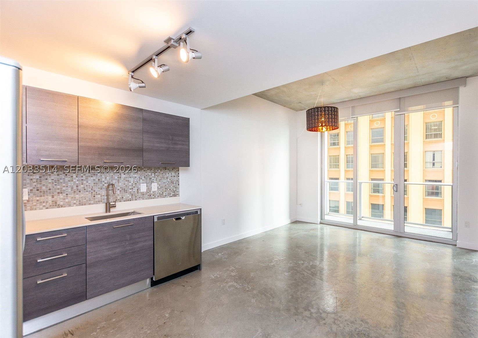 151 SE 1st St 807