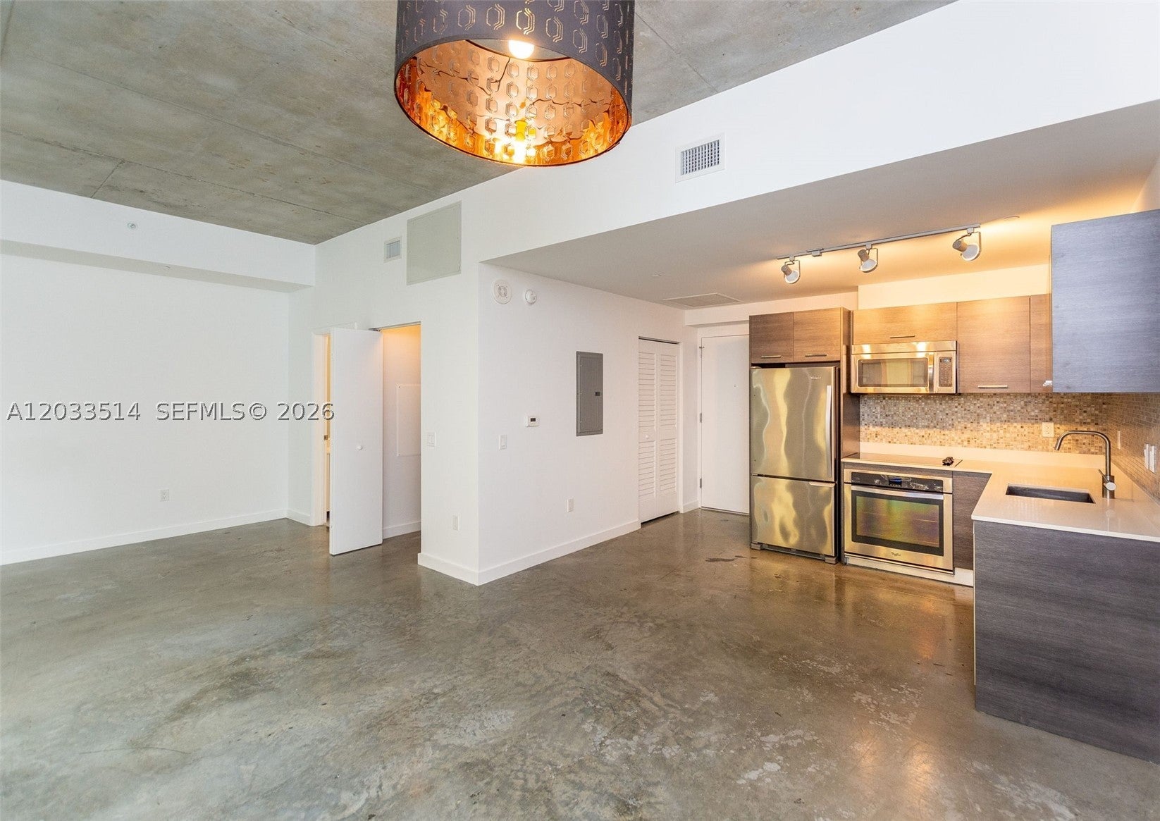 151 SE 1st St 807
