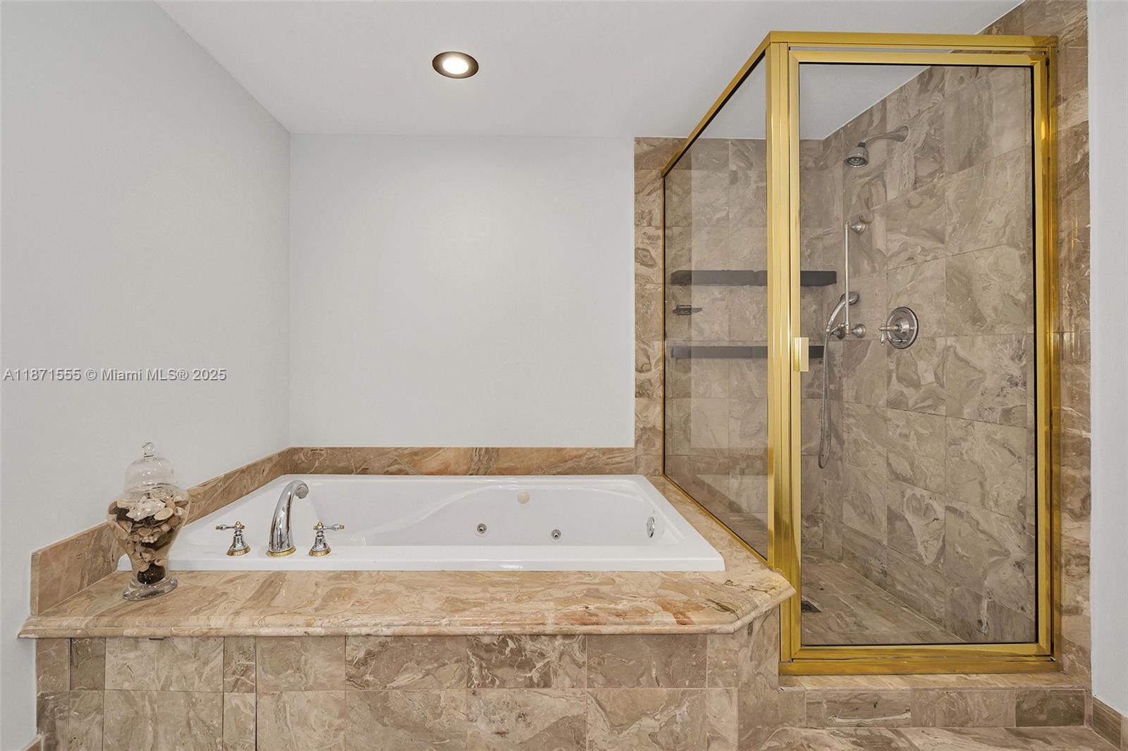 SOLIMAR CONDO - Residential