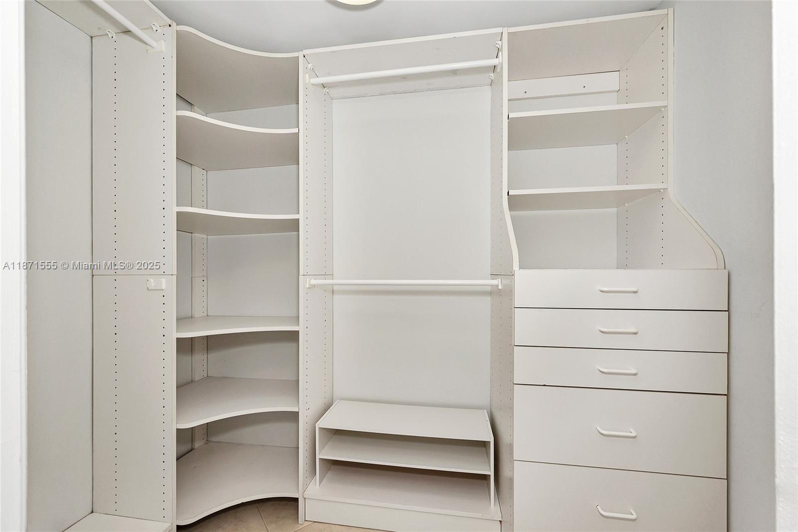 SOLIMAR CONDO - Residential