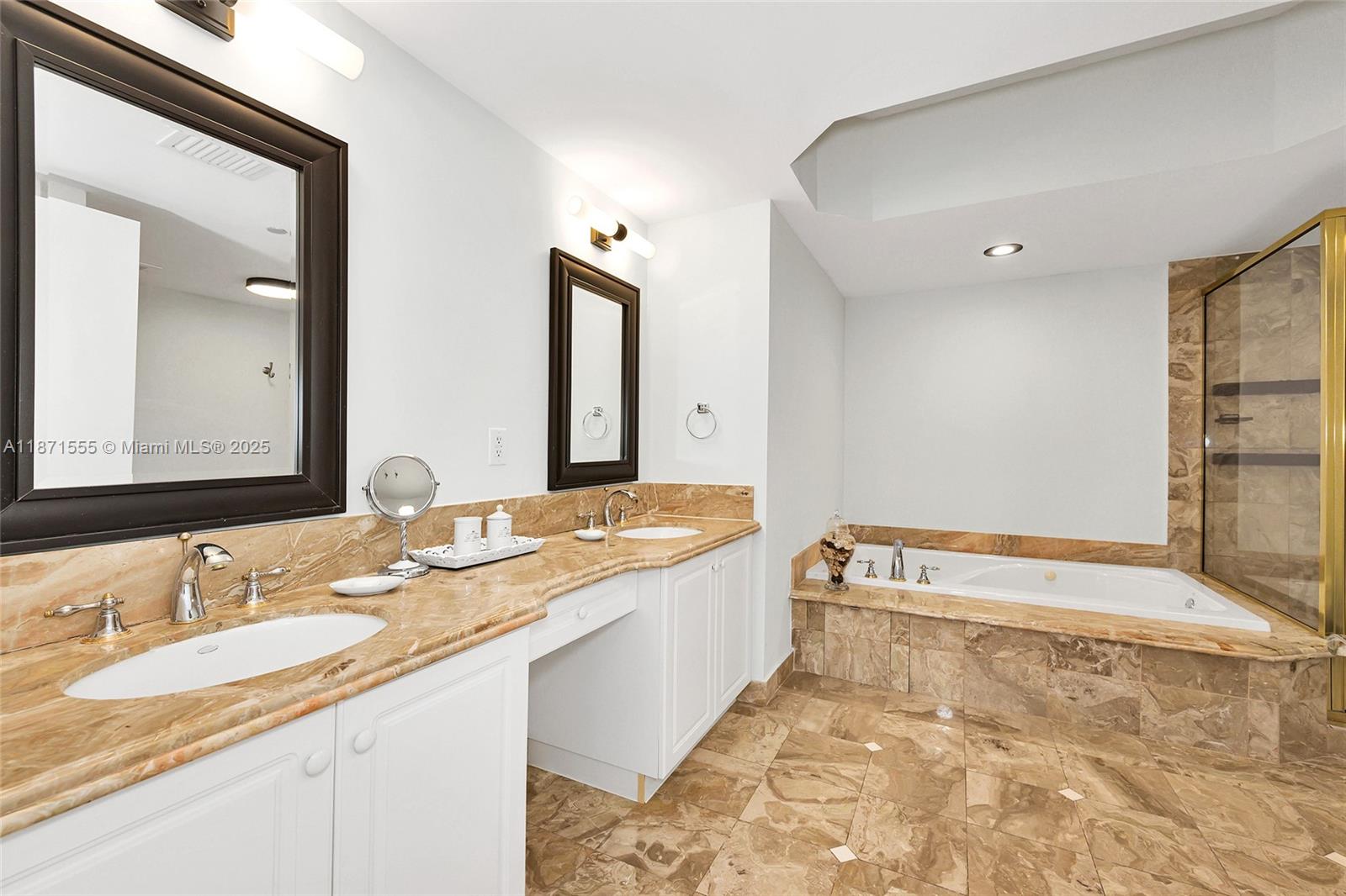 SOLIMAR CONDO - Residential