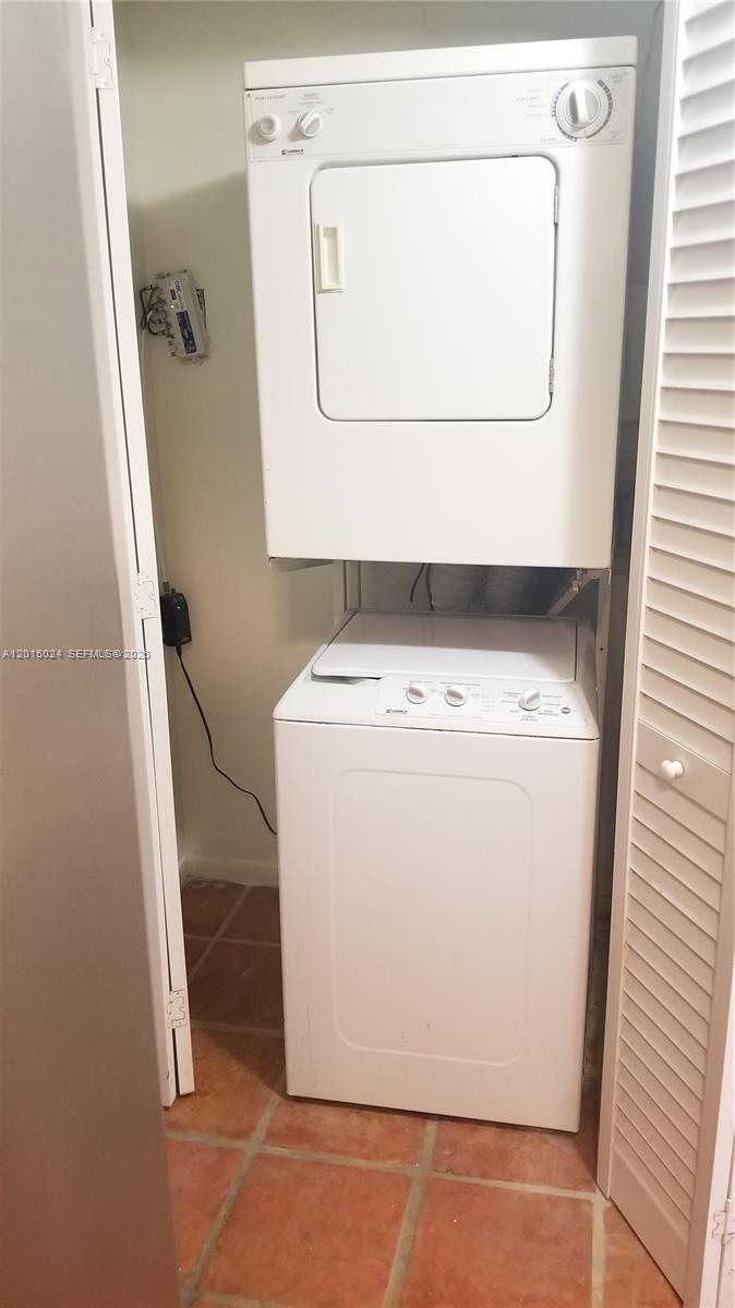 KENLAND WALK CONDO II - Residential Lease