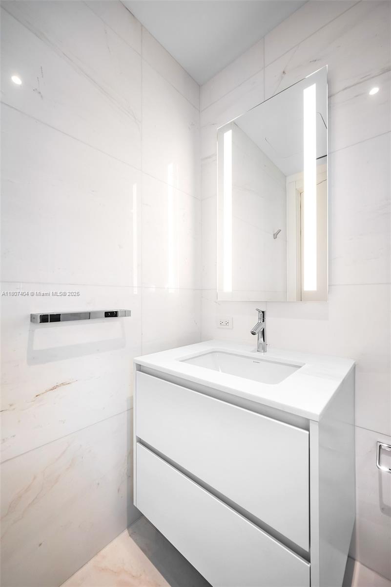 ASTON MARTIN RESIDENCES - Residential Lease