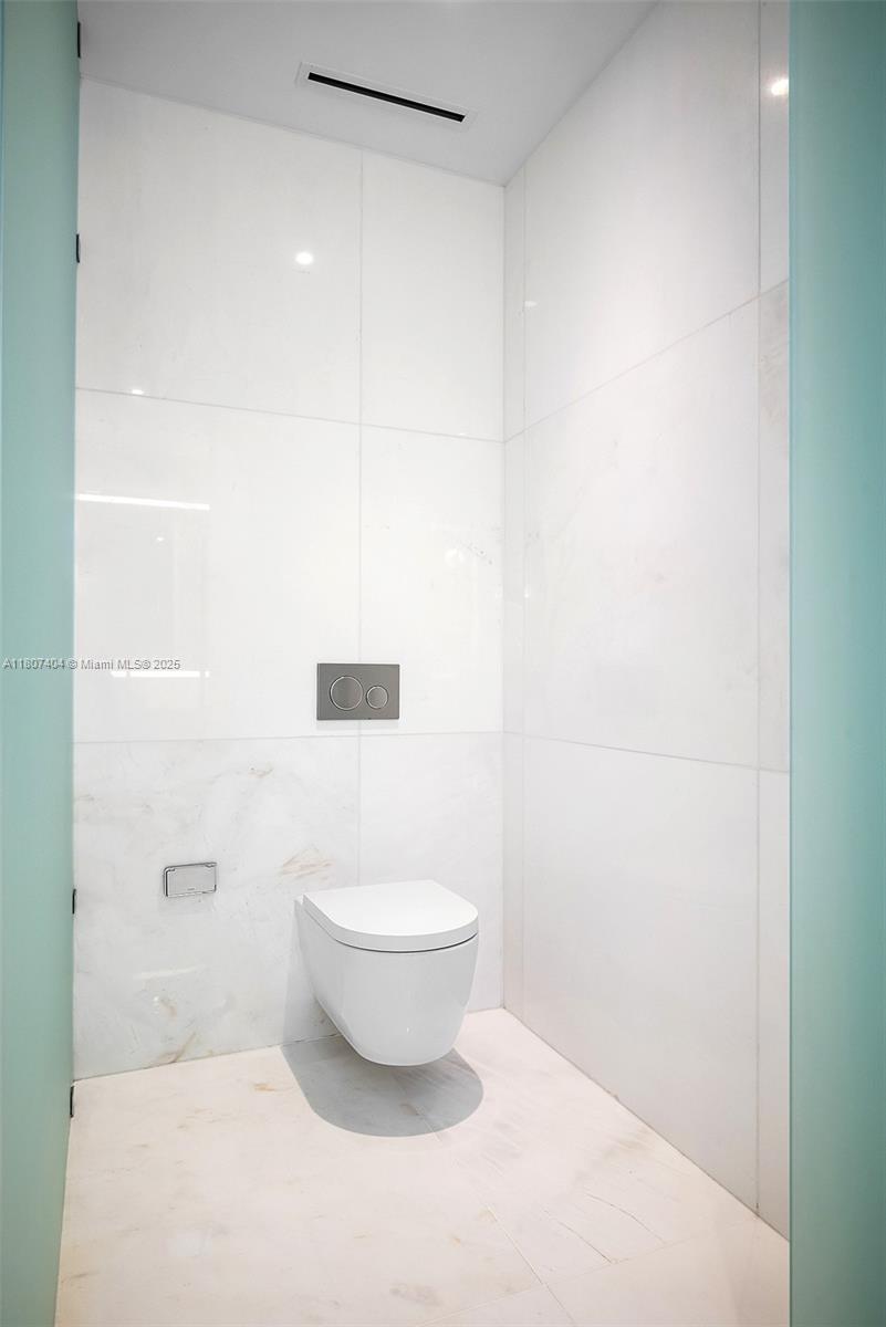 ASTON MARTIN RESIDENCES - Residential Lease