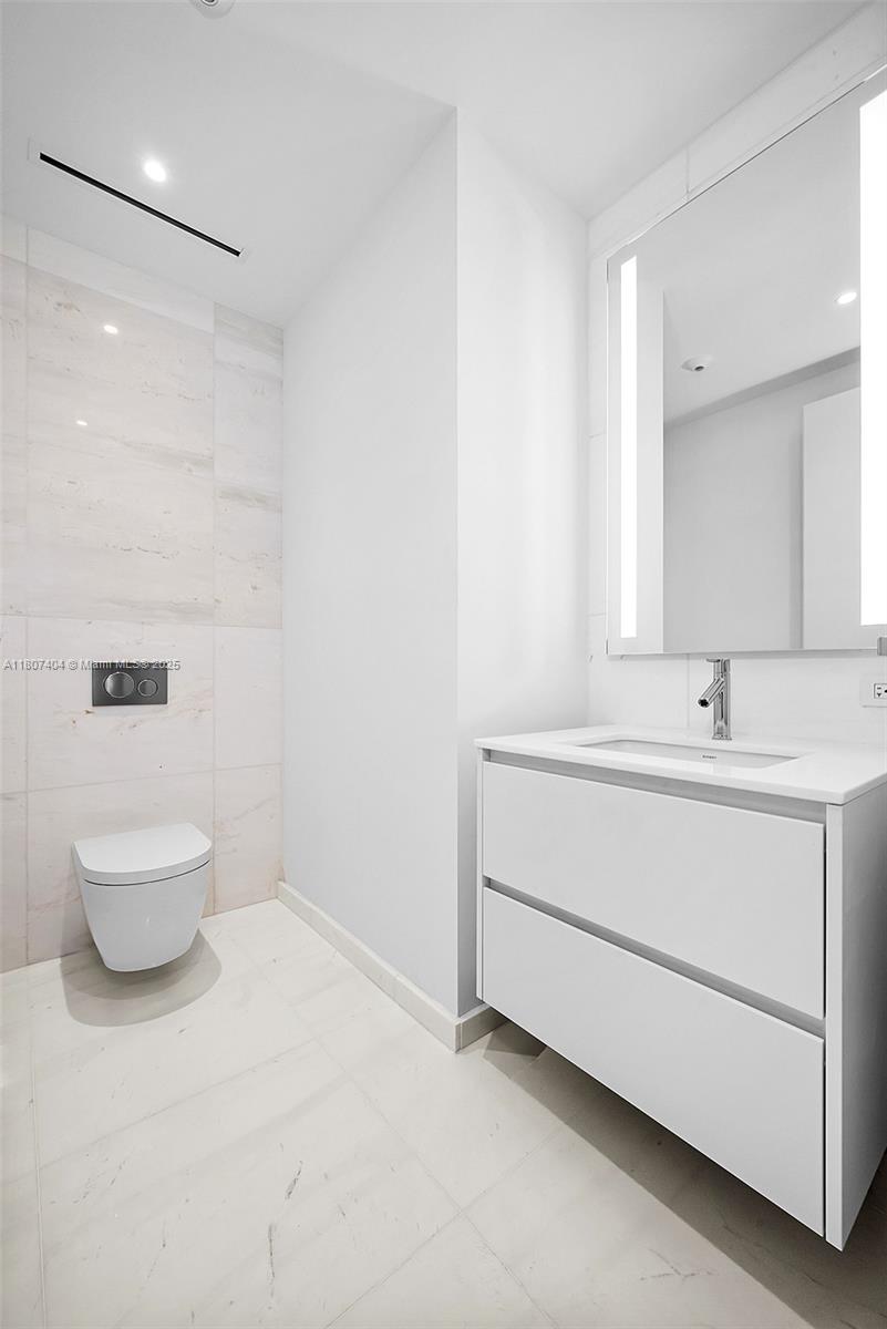 ASTON MARTIN RESIDENCES - Residential Lease