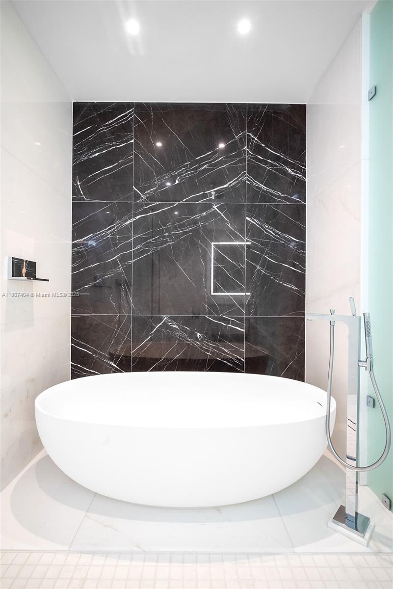 ASTON MARTIN RESIDENCES - Residential Lease