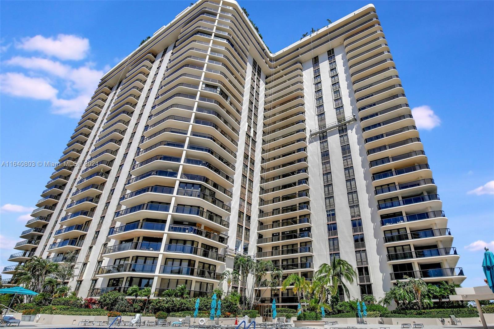TURNBERRY ISLE SOUTH COND - Residential