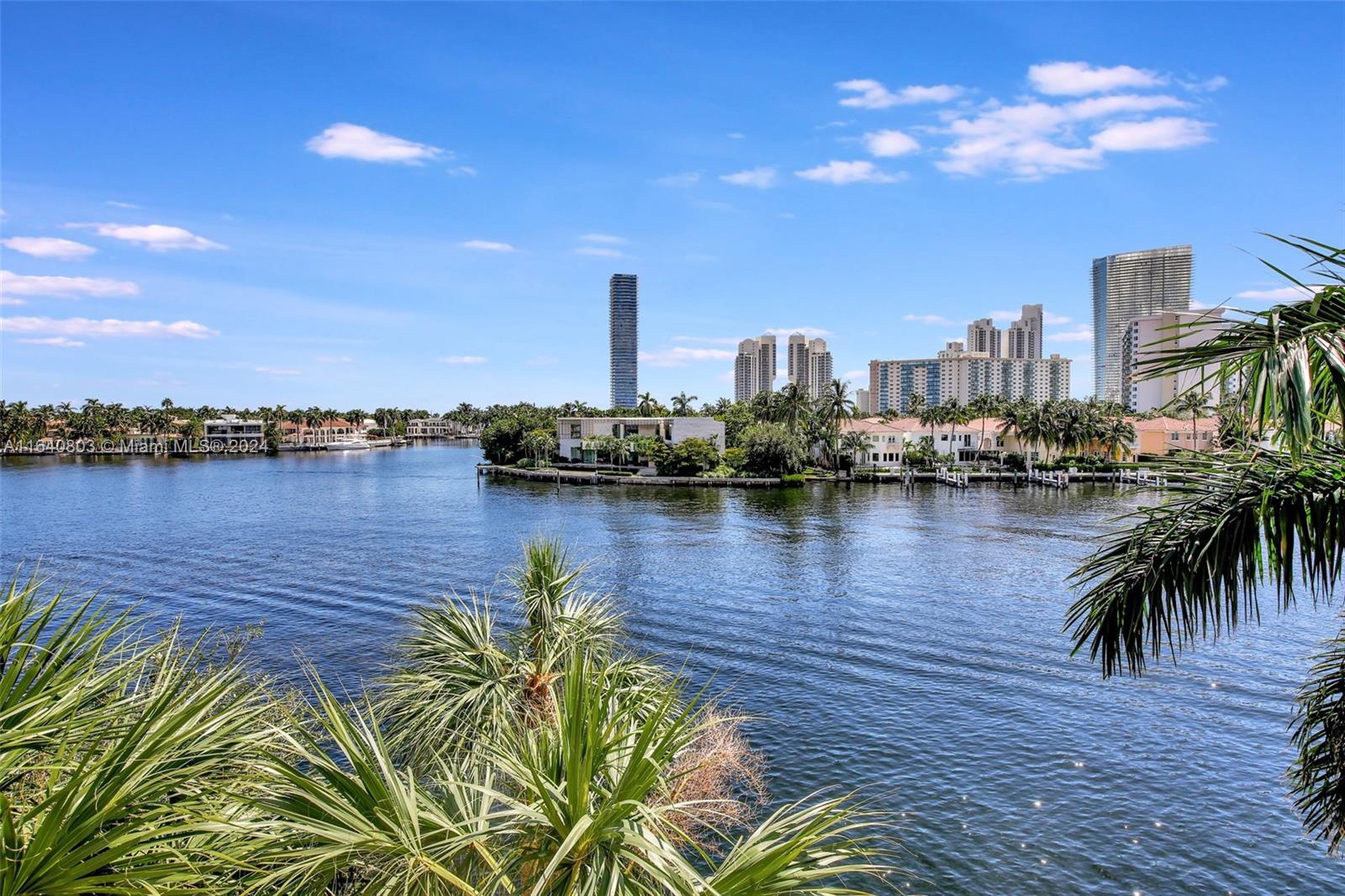 TURNBERRY ISLE SOUTH COND - Residential