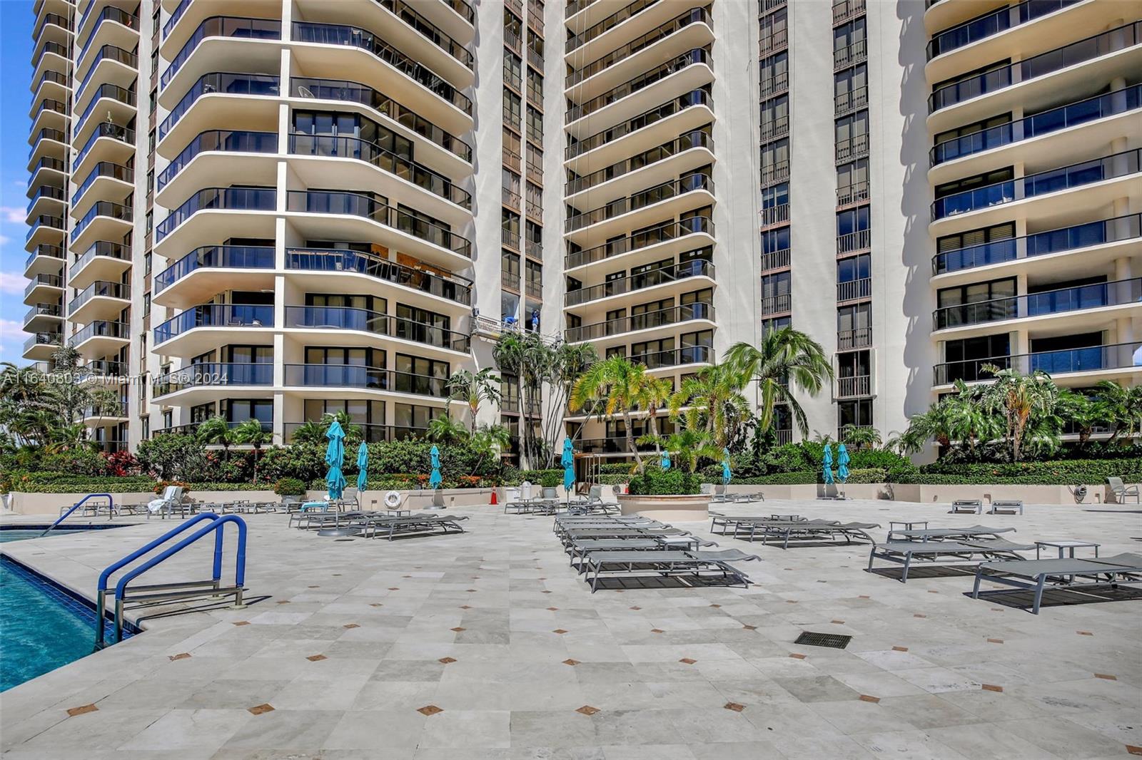 TURNBERRY ISLE SOUTH COND - Residential