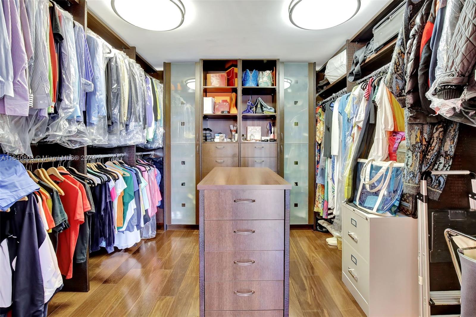 TURNBERRY ISLE SOUTH COND - Residential