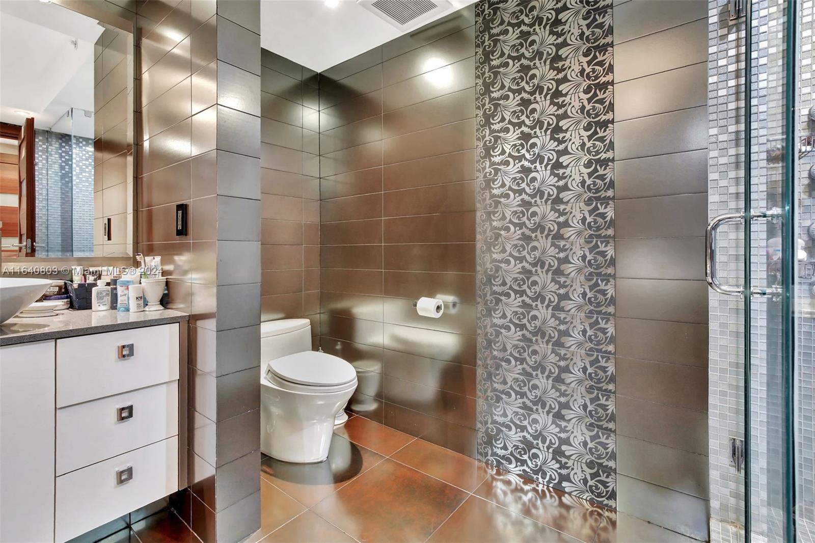 TURNBERRY ISLE SOUTH COND - Residential