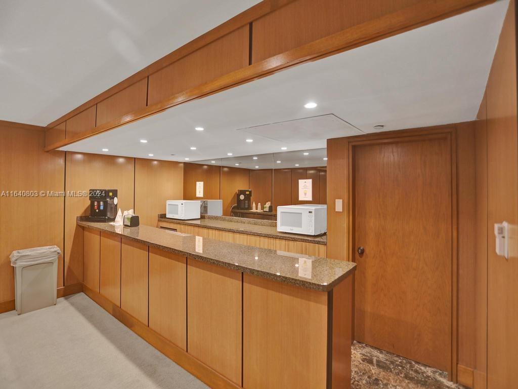 TURNBERRY ISLE SOUTH COND - Residential