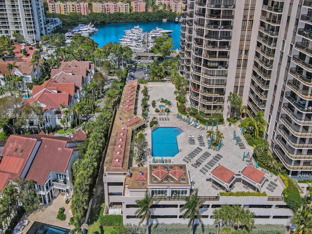 TURNBERRY ISLE SOUTH COND - Residential