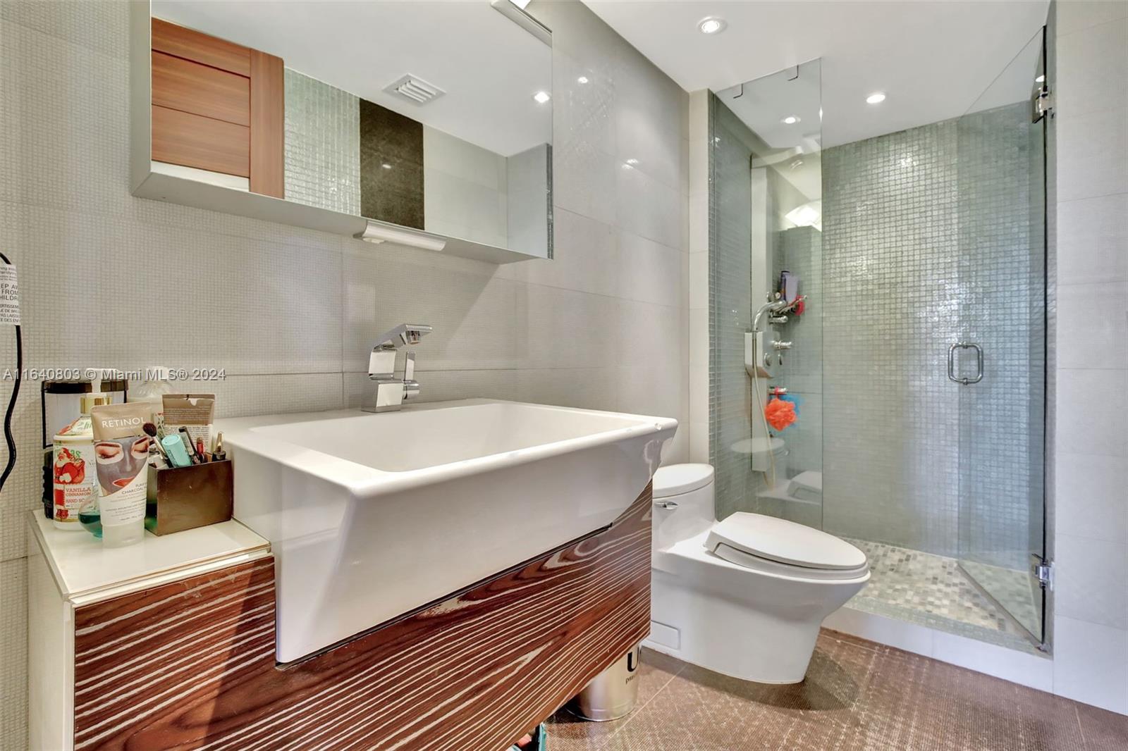 TURNBERRY ISLE SOUTH COND - Residential