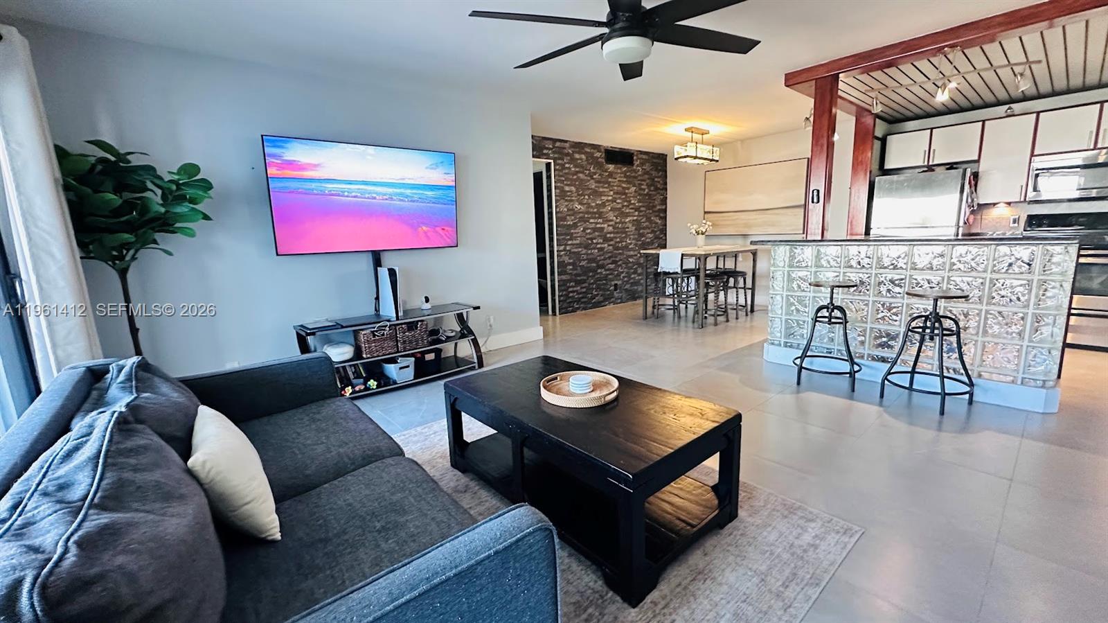 TOWN & COUNTRY ESTATES CO - Residential