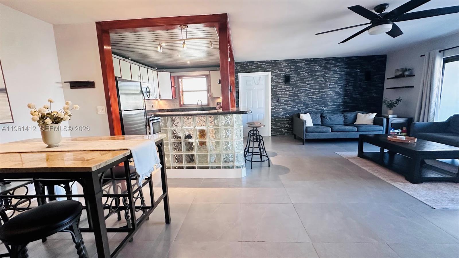 TOWN & COUNTRY ESTATES CO - Residential