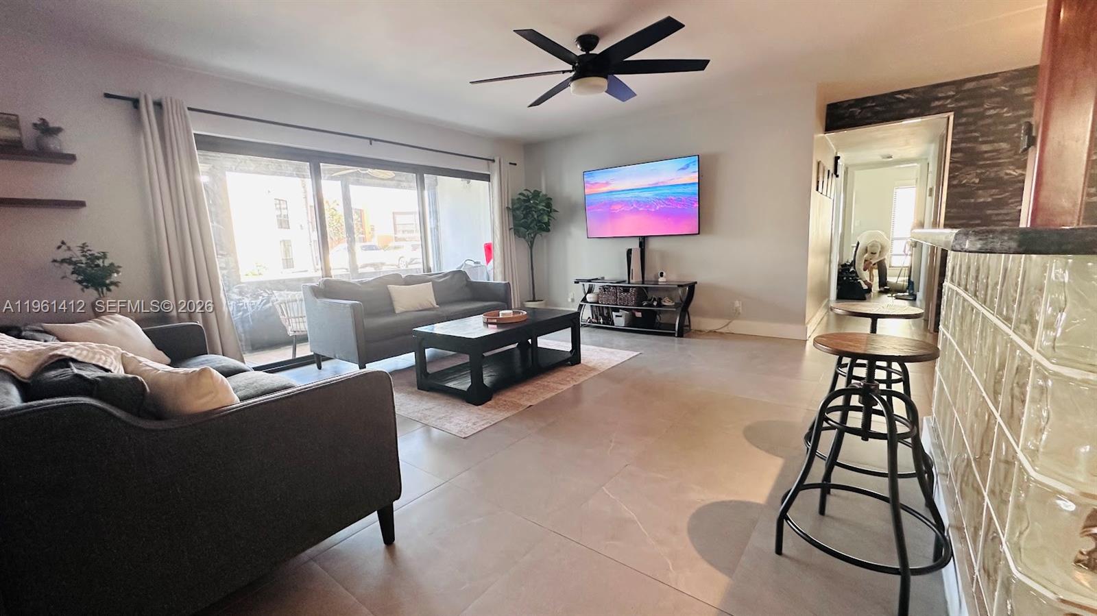 TOWN & COUNTRY ESTATES CO - Residential