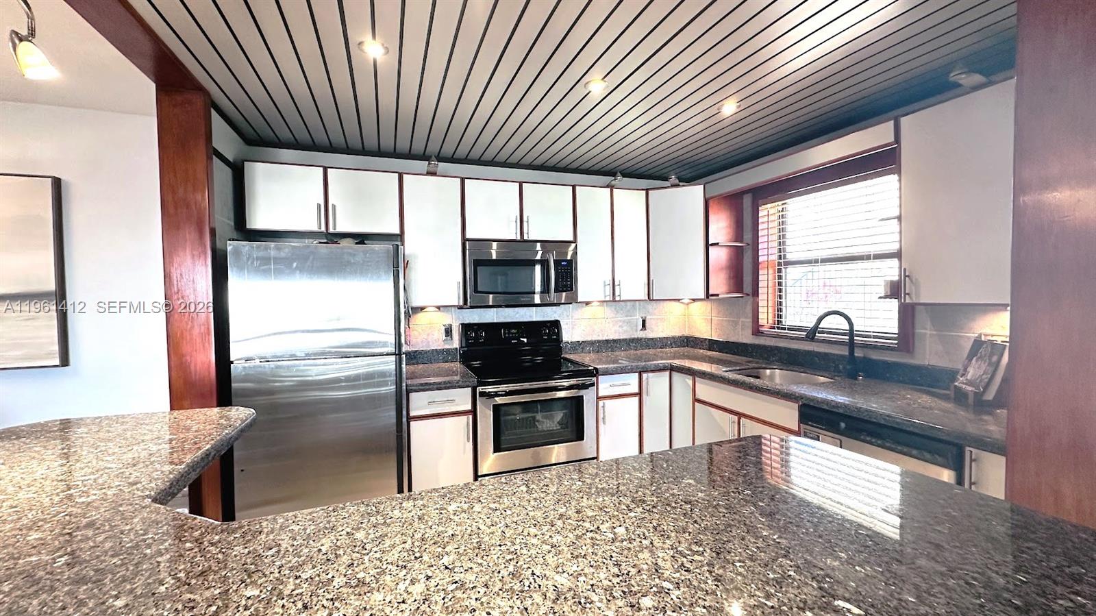 TOWN & COUNTRY ESTATES CO - Residential