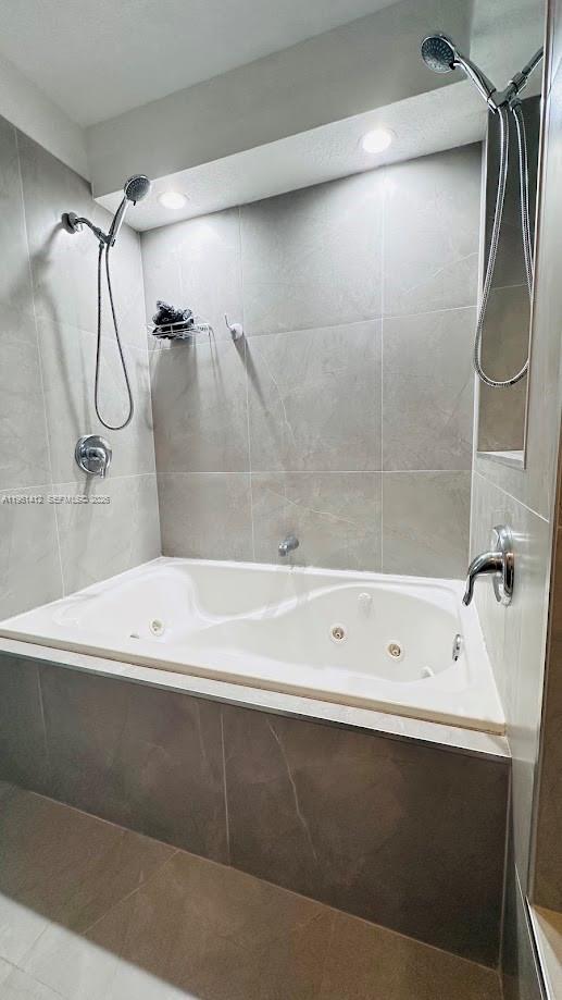 TOWN & COUNTRY ESTATES CO - Residential