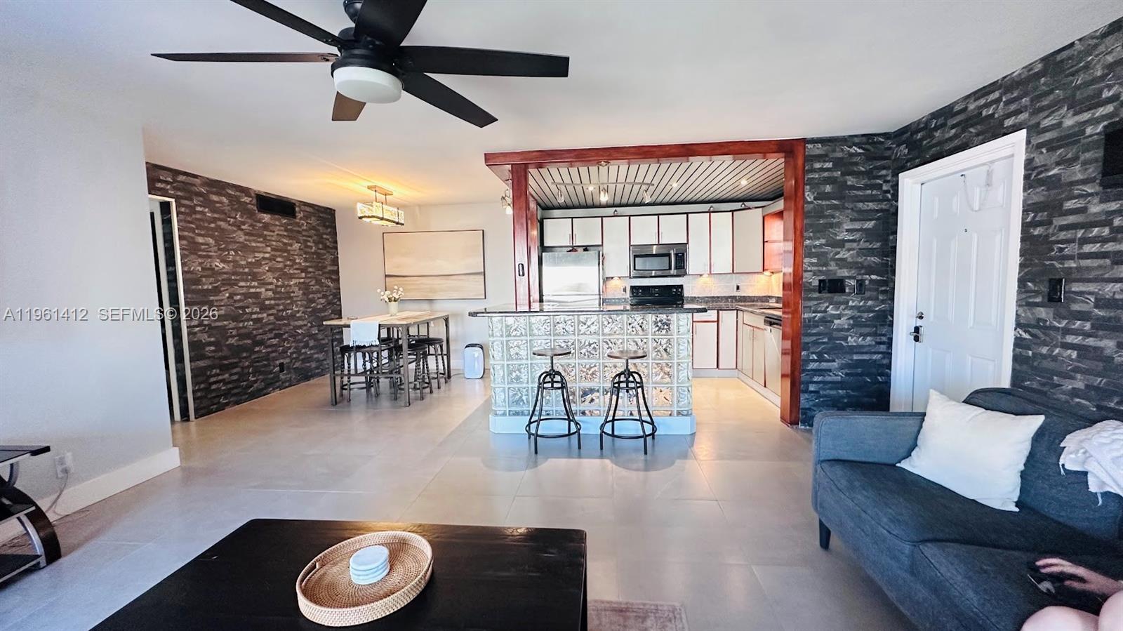 TOWN & COUNTRY ESTATES CO - Residential