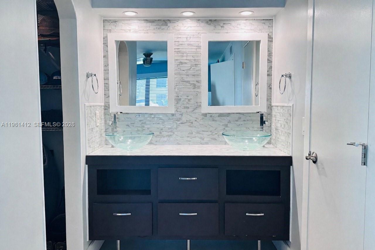 TOWN & COUNTRY ESTATES CO - Residential