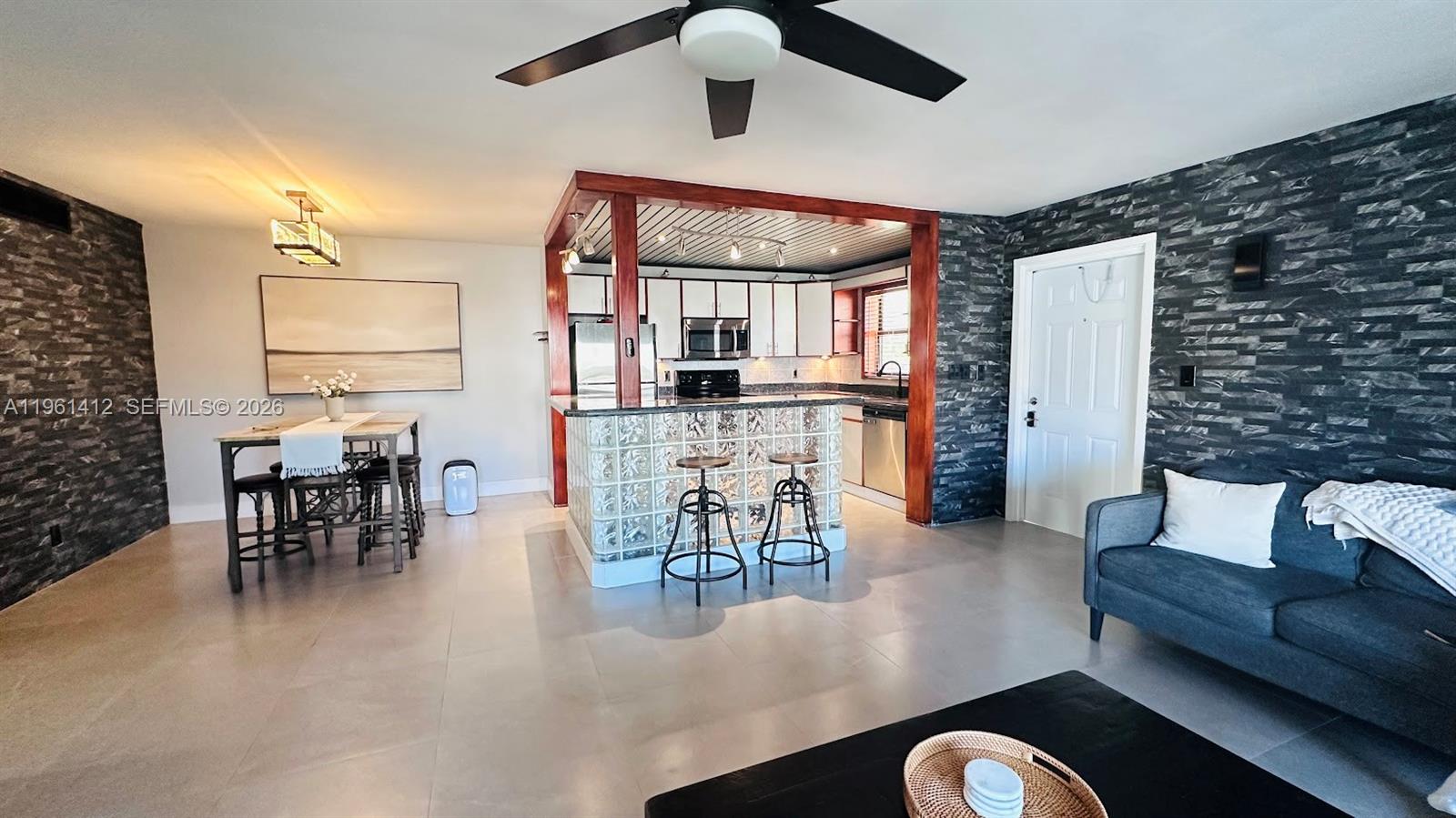 TOWN & COUNTRY ESTATES CO - Residential