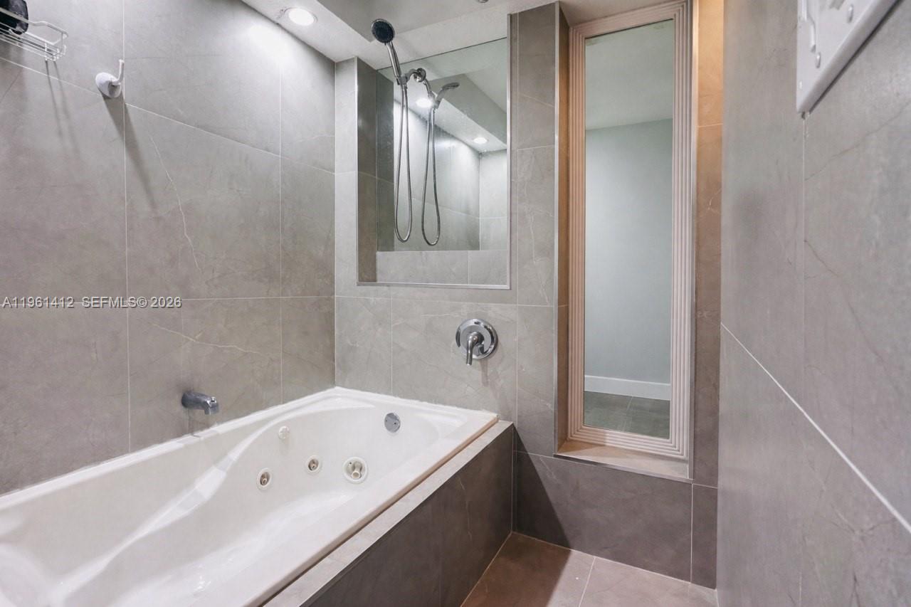 TOWN & COUNTRY ESTATES CO - Residential