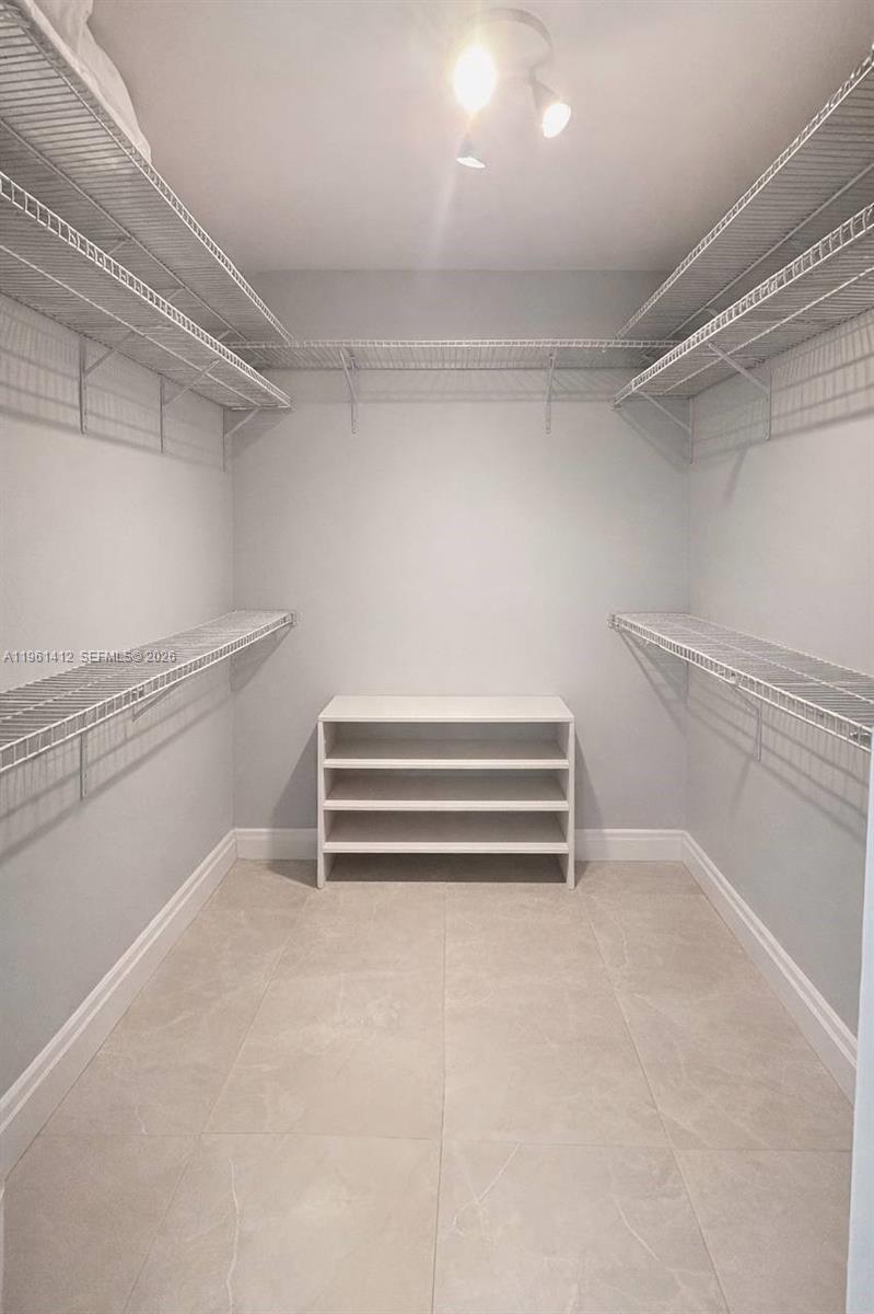 TOWN & COUNTRY ESTATES CO - Residential