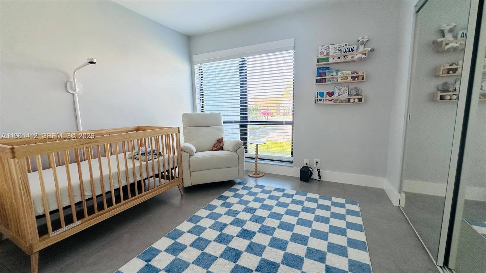 TOWN & COUNTRY ESTATES CO - Residential