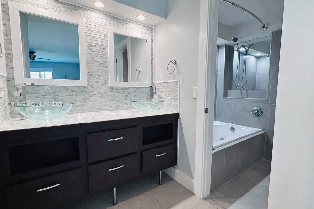 TOWN & COUNTRY ESTATES CO - Residential