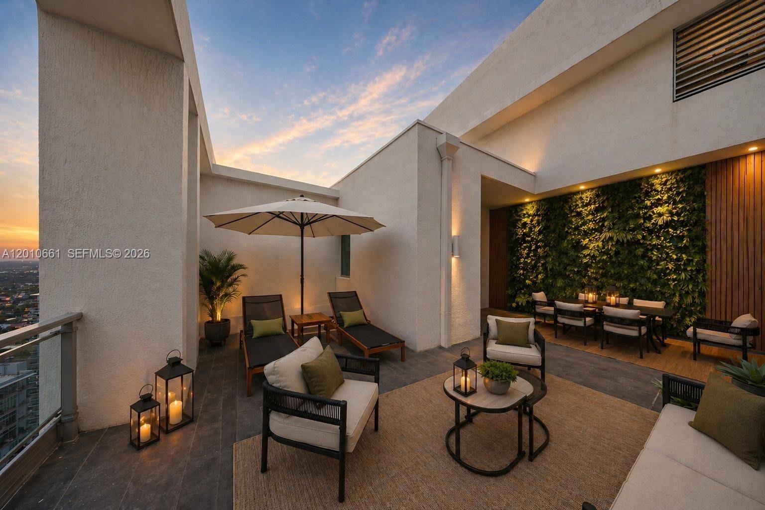 MINT CONDO - Residential