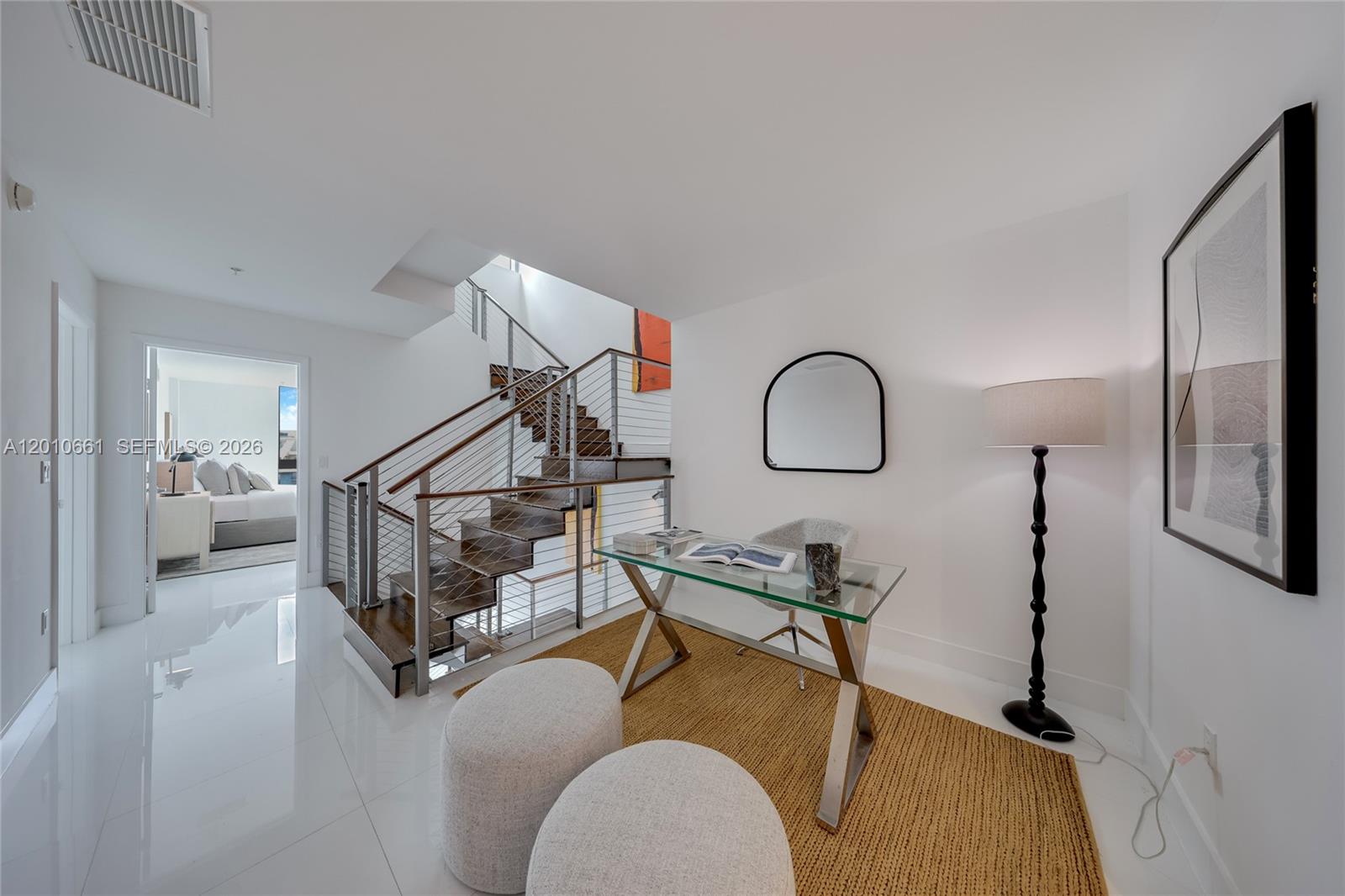 MINT CONDO - Residential