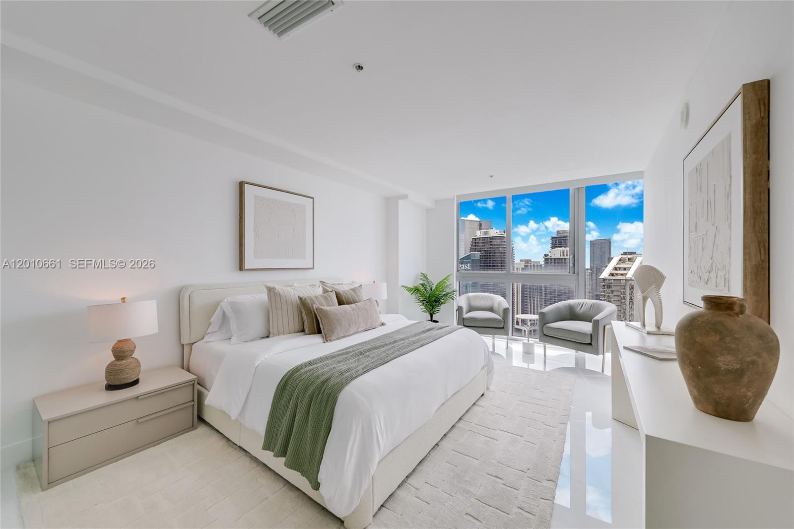 MINT CONDO - Residential