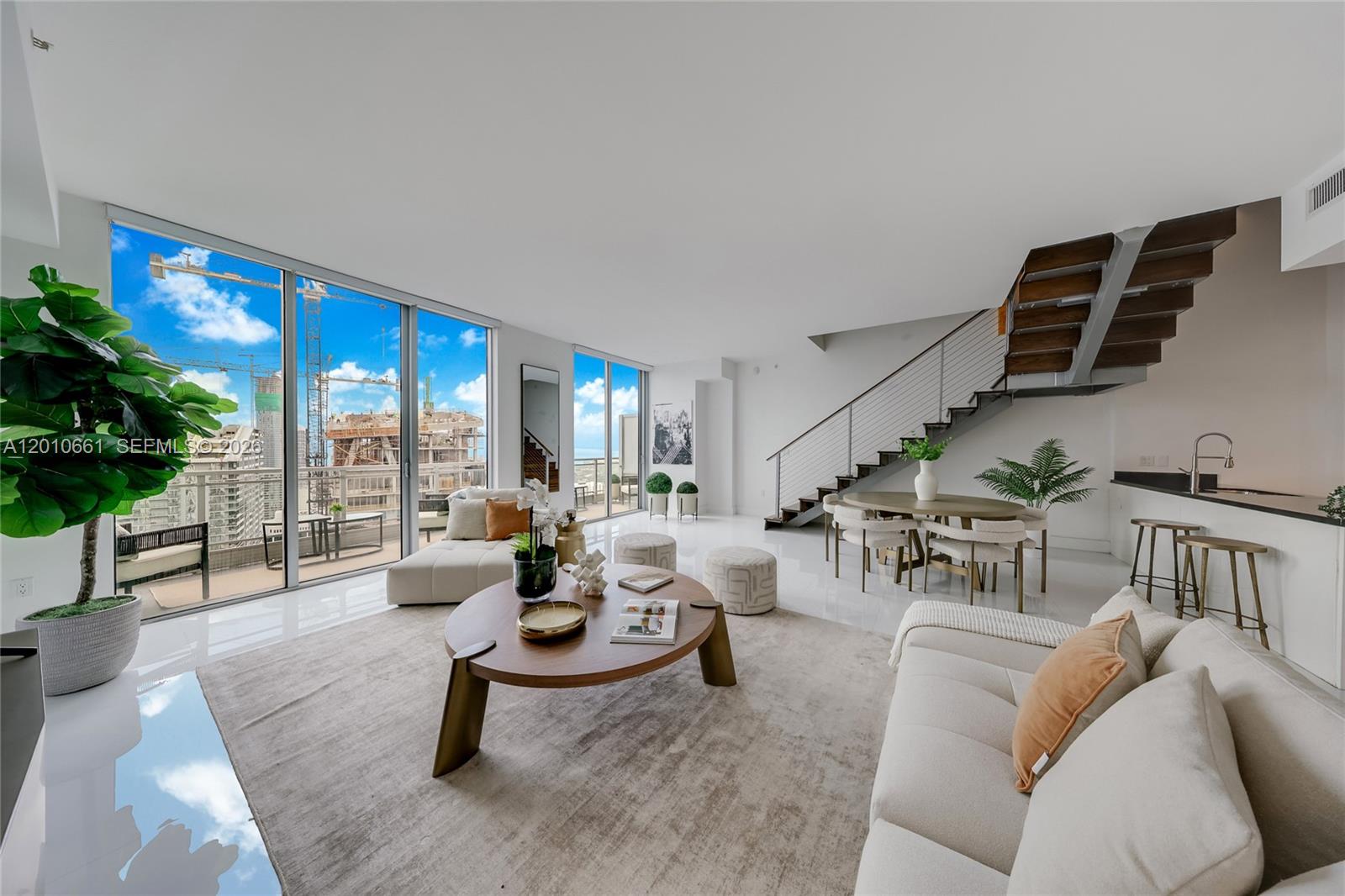 MINT CONDO - Residential