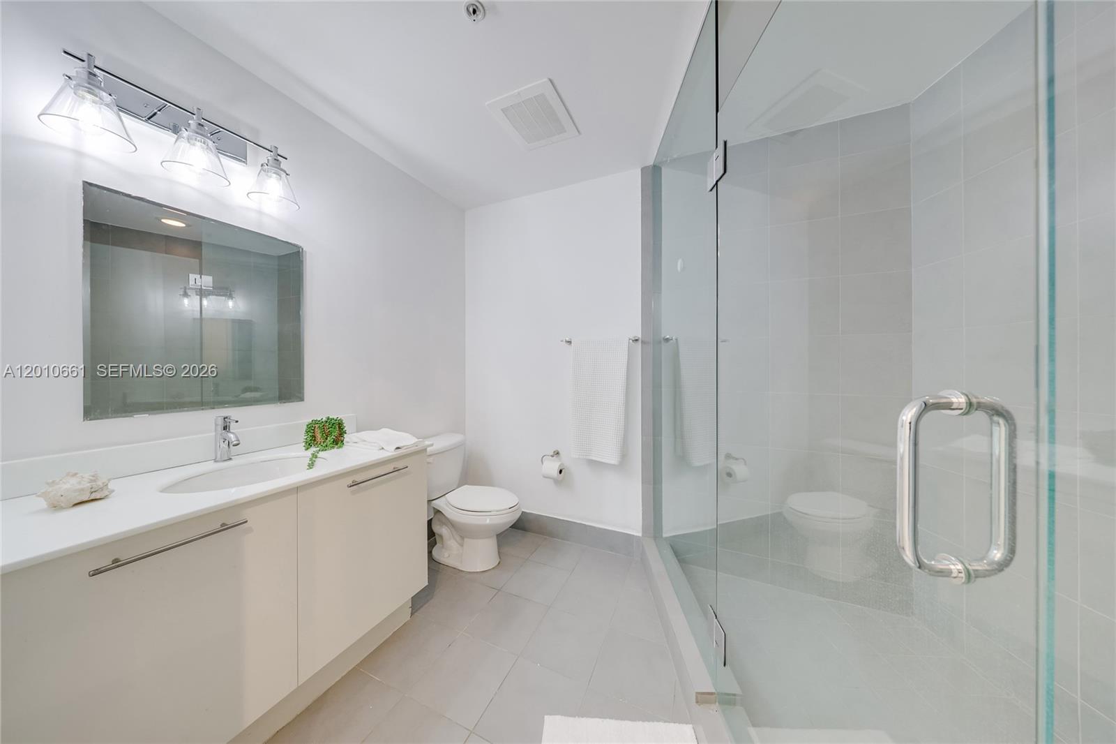MINT CONDO - Residential