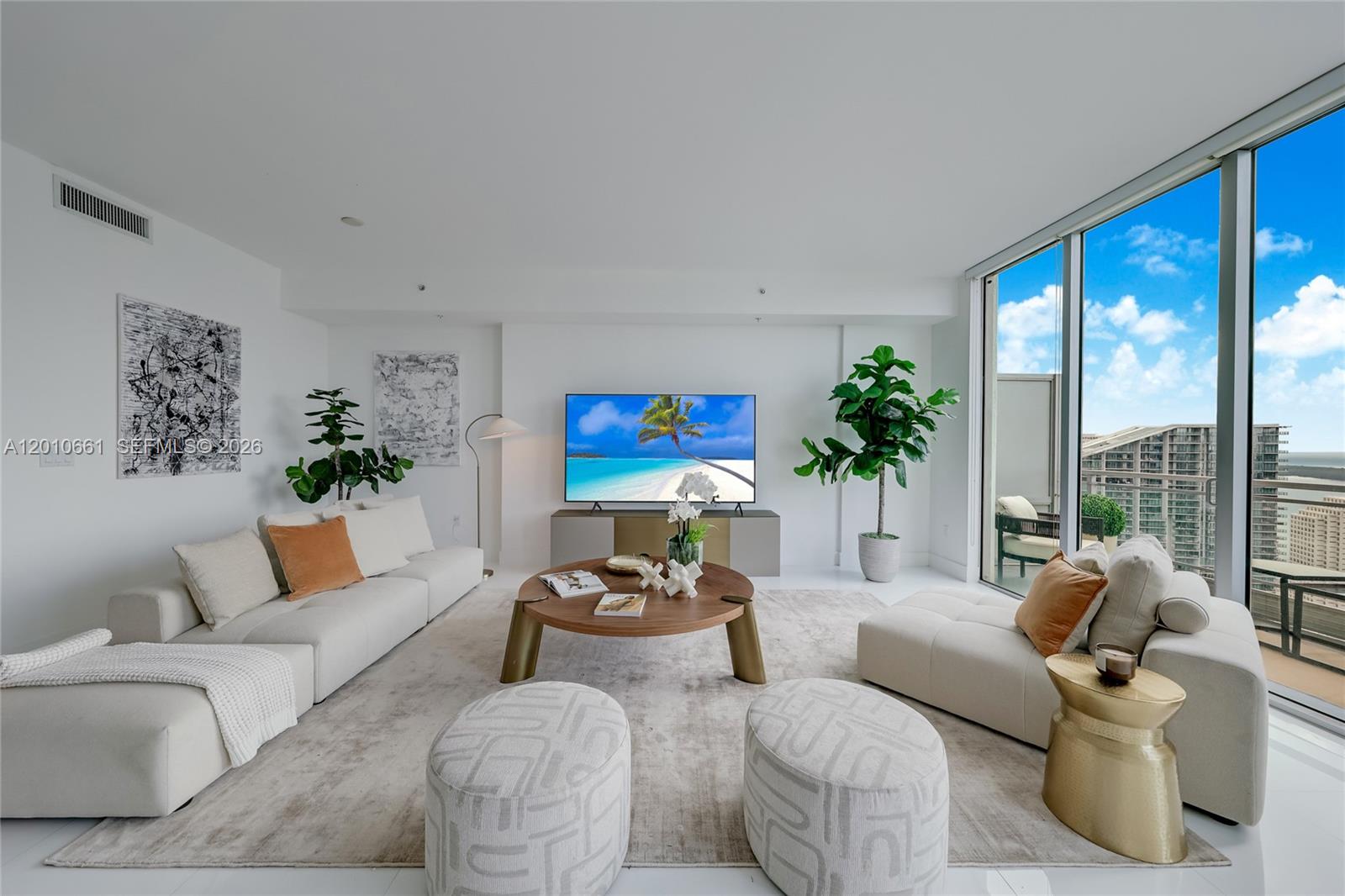 MINT CONDO - Residential