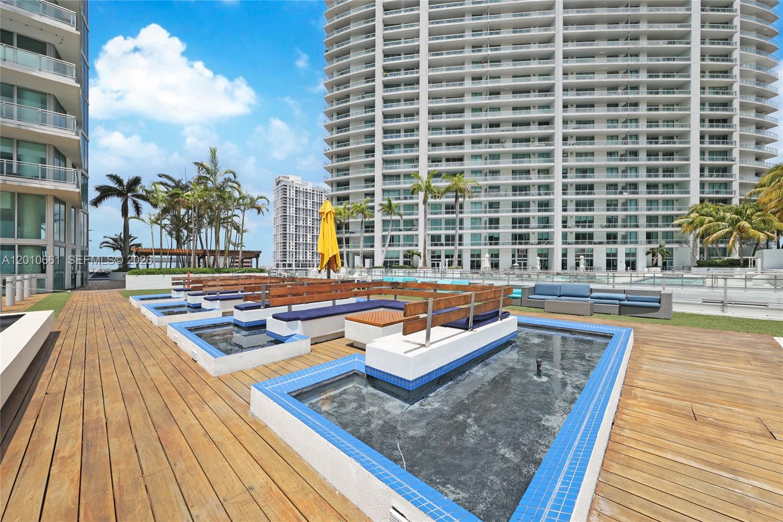 MINT CONDO - Residential