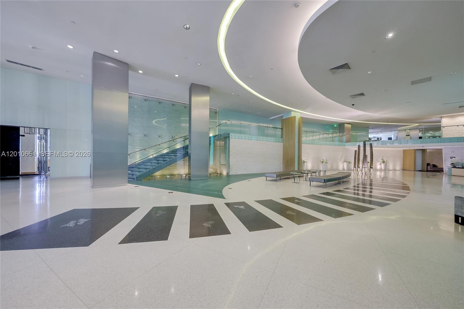 MINT CONDO - Residential