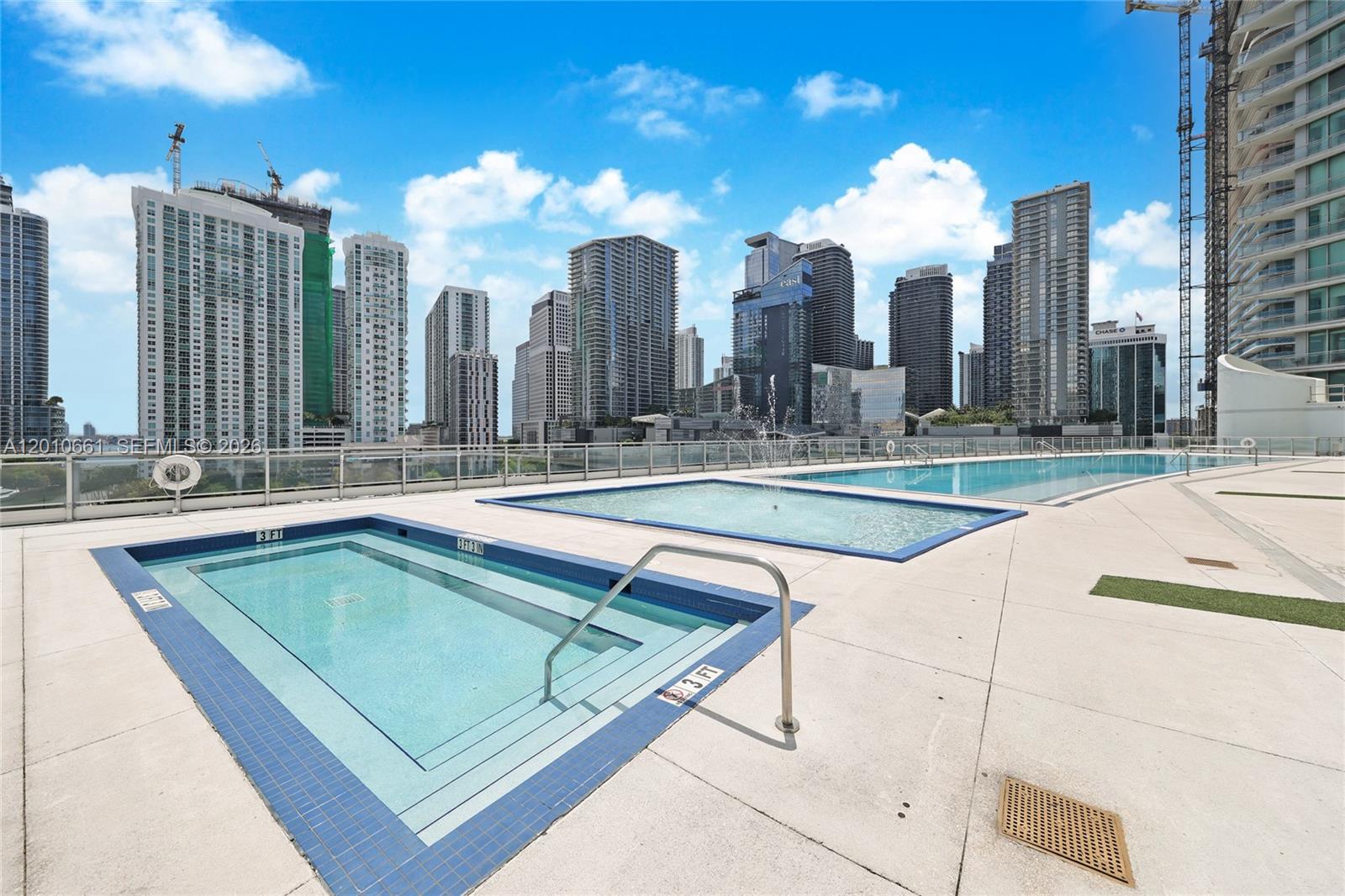 MINT CONDO - Residential