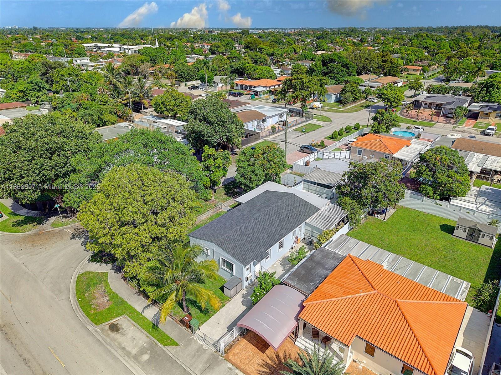 ROBINS VILLAS - Residential